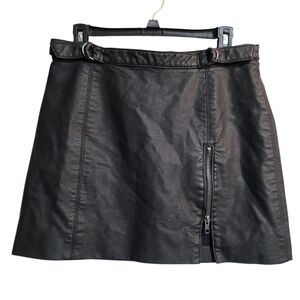 FREE PEOPLE BLACK FAUX LEATHER MINI SKIRT FRONT ZIP DETAIL SZ 12